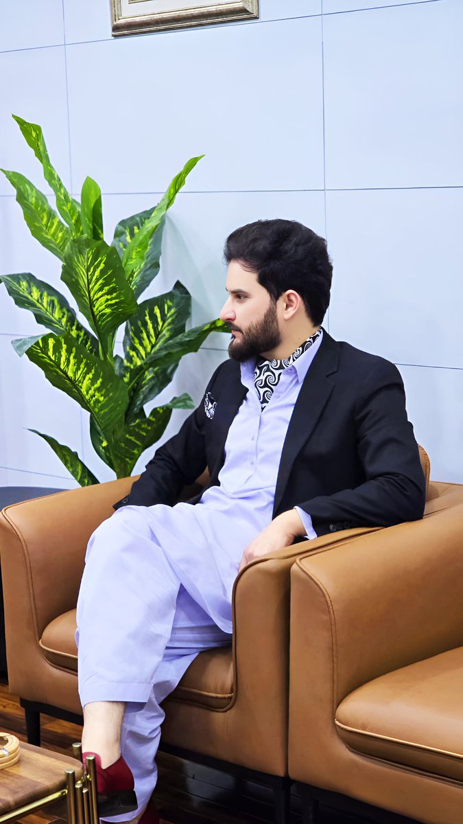 waqaskhanswk's tweet image. ہم زمین زاد نہ ہوتے تو ستارے ہوتے...
#waqaskhan #kashmiri #waqaskhan