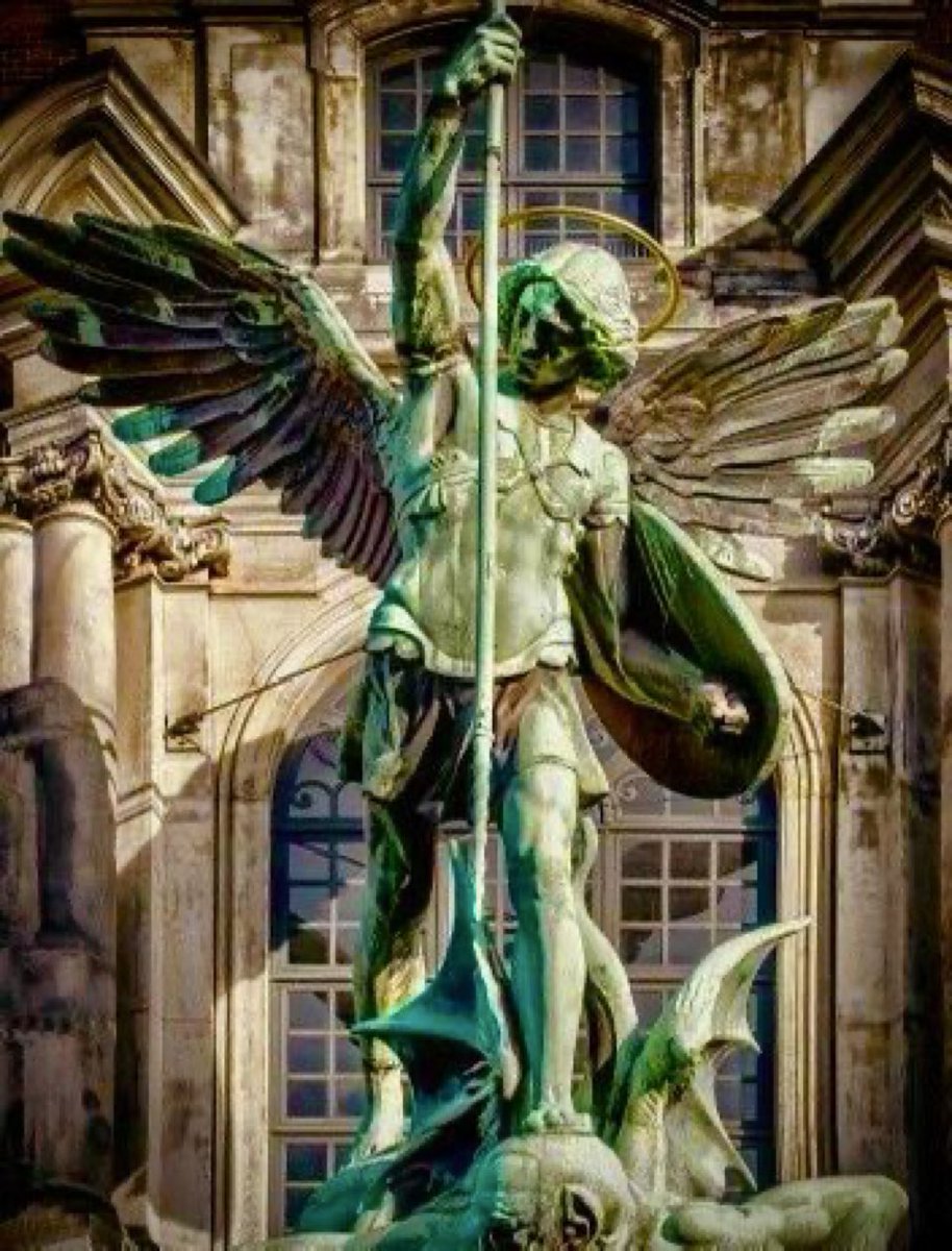 0lSarge's tweet image. Does anything go harder than St Michael the Archangel crushing demons? Than Jesus descending into hell to save the just and defeat death? Christianity is so based.