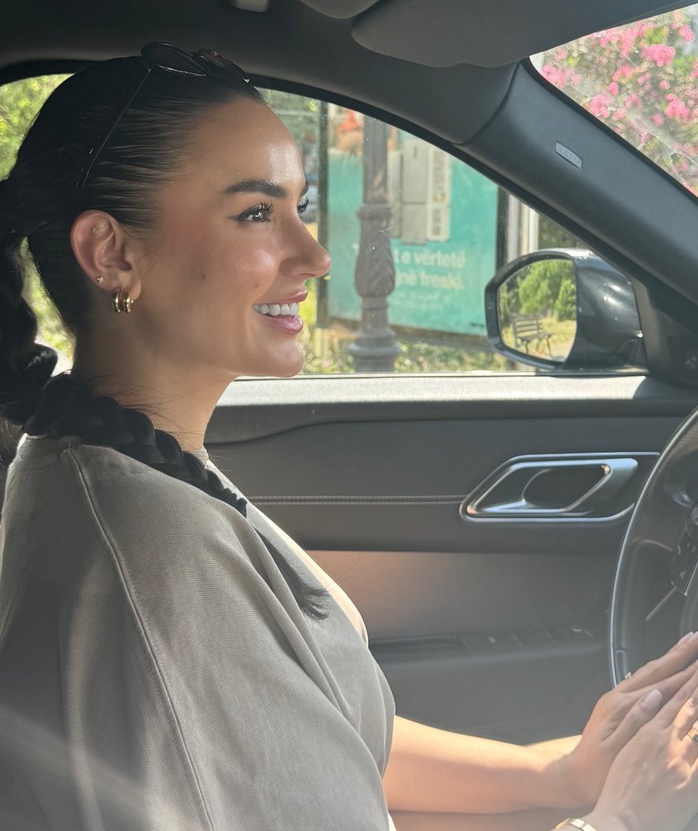 farò un elogio alla bambola suprema pke la bellezza prima di lei non esisteva