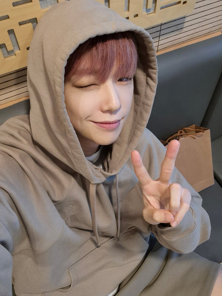 kd_officialx's tweet photo. [📸] 250702 <박소현의 러브게임> 완료💜

#강다니엘 #KANGDANIEL
#Glow_to_Haze #Episode 
#박소현의러브게임 https://t.co/vPYBqQzD5f