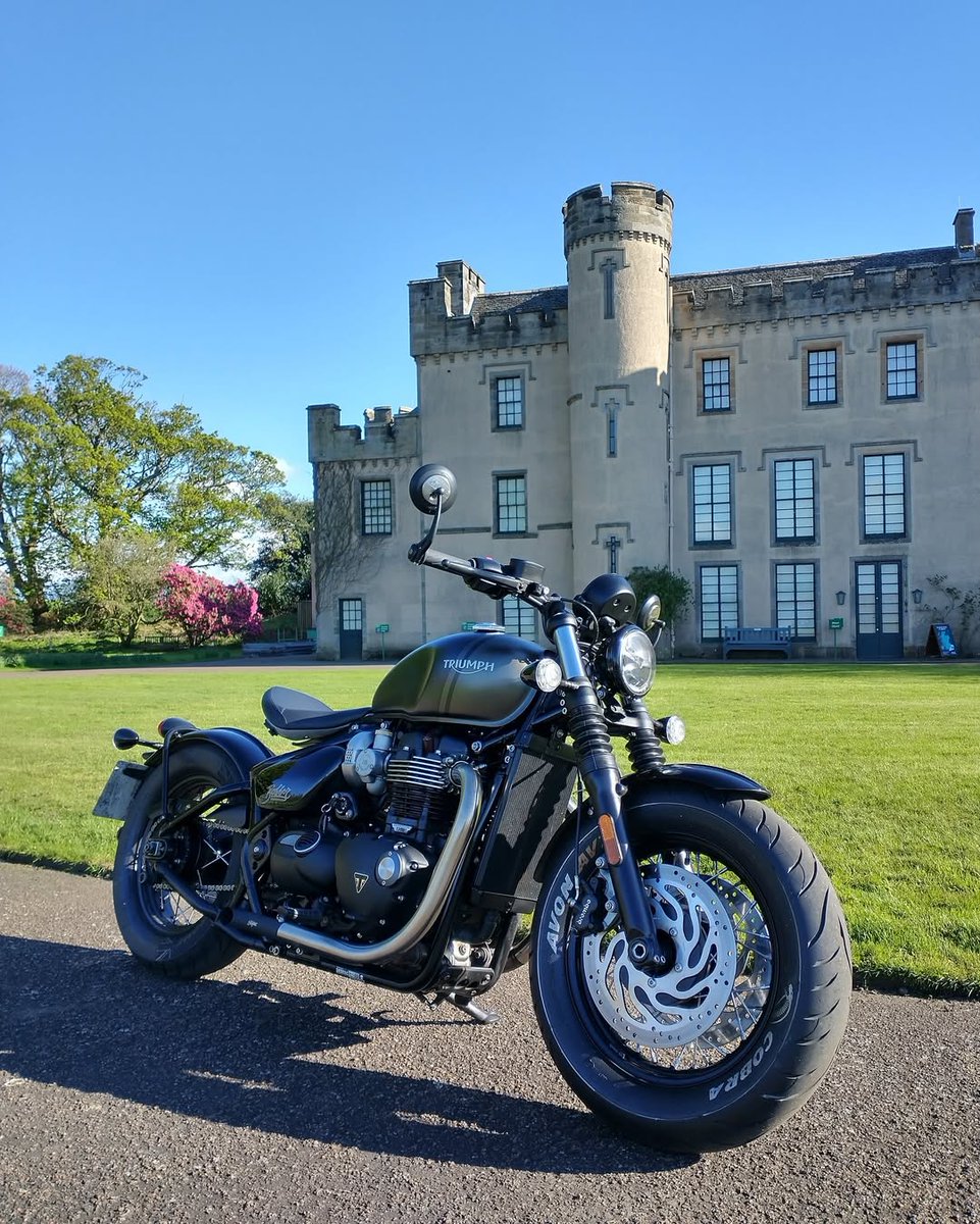 OfficialTriumph's tweet image. It's not just a ride, it's a statement.
 
Born of heritage, built to turn heads - the Triumph Bobber in all its glory 🔥

📸: Midlife Crysis

#ForTheRide #TriumphMotorcycles #Bobber