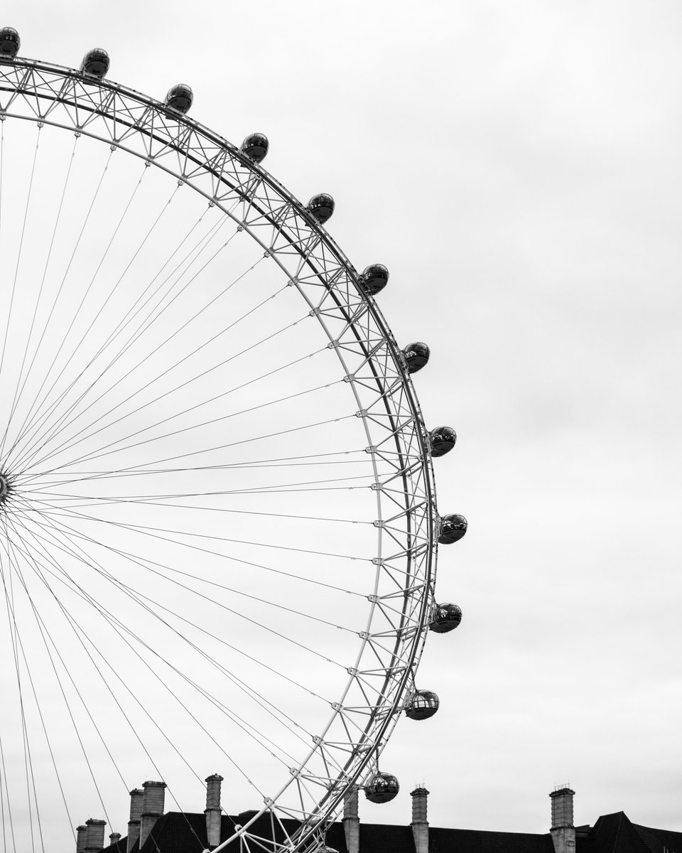 A blank canvas? 🤔

📸 @/alvinbcd.jpeg

The London Eye lights up for so many causes, we have been every colour of the rainbow, but what colour do you think suits us best?