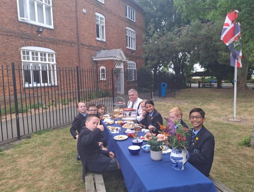 This morning, our Head Boy and Head Girl, along with our York and Lancaster House Captains, enjoyed a special brunch with Mr Lynn.