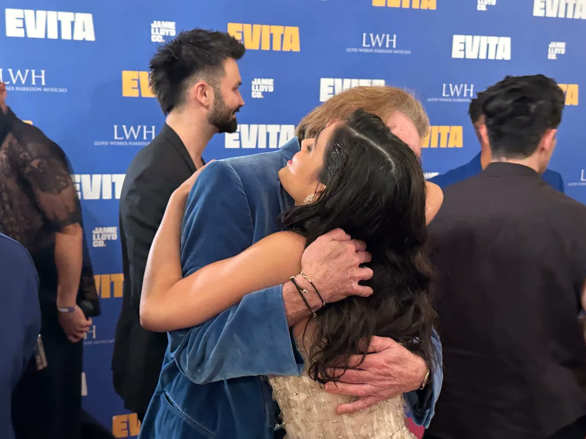 OfficialALW's tweet image. Congratulations to the cast and team of @EvitaMusical on last night's incredible opening performance! - Team ALW
📸: Baz Bamigboye/Deadline