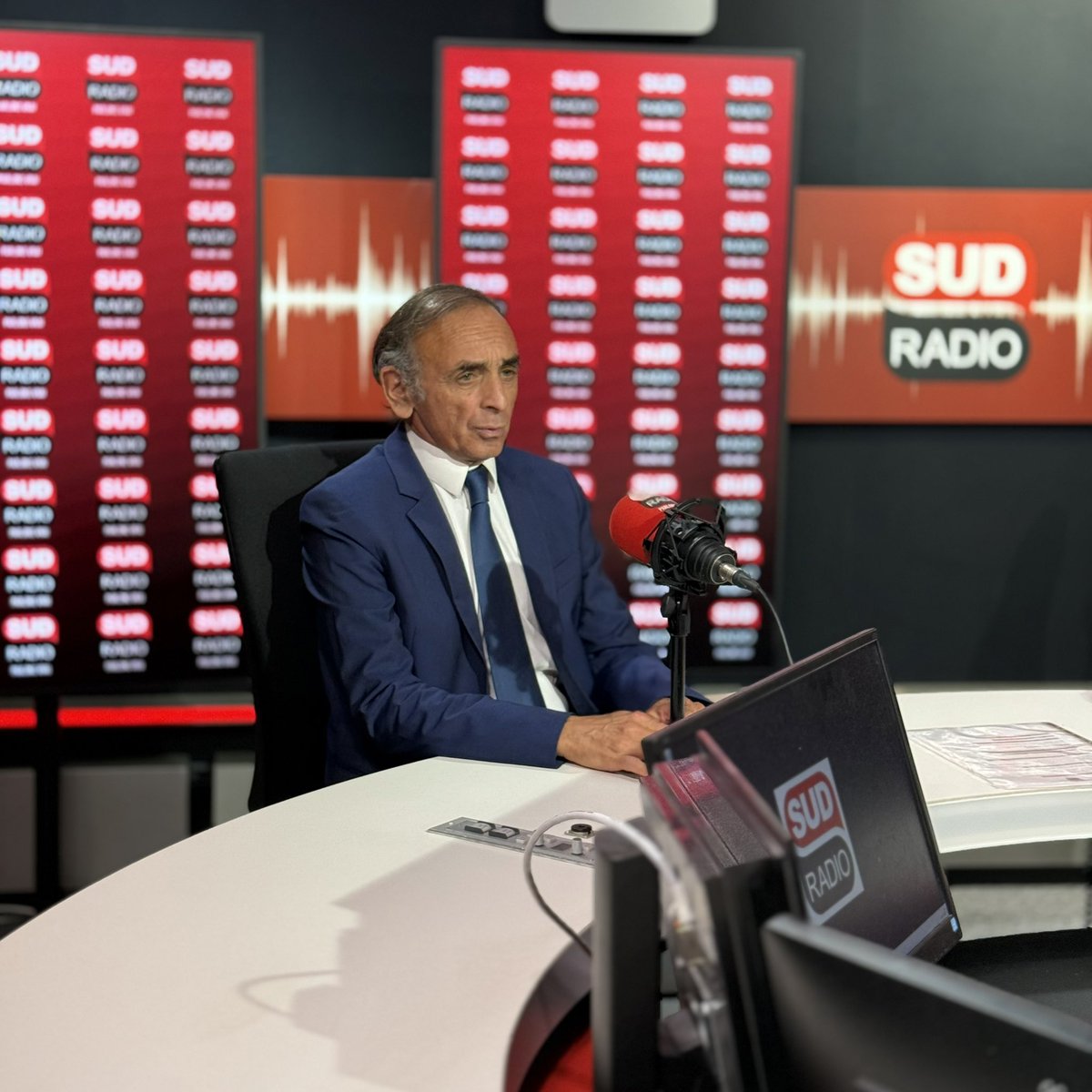 ZemmourEric's tweet image. À tout de suite sur Sud Radio !