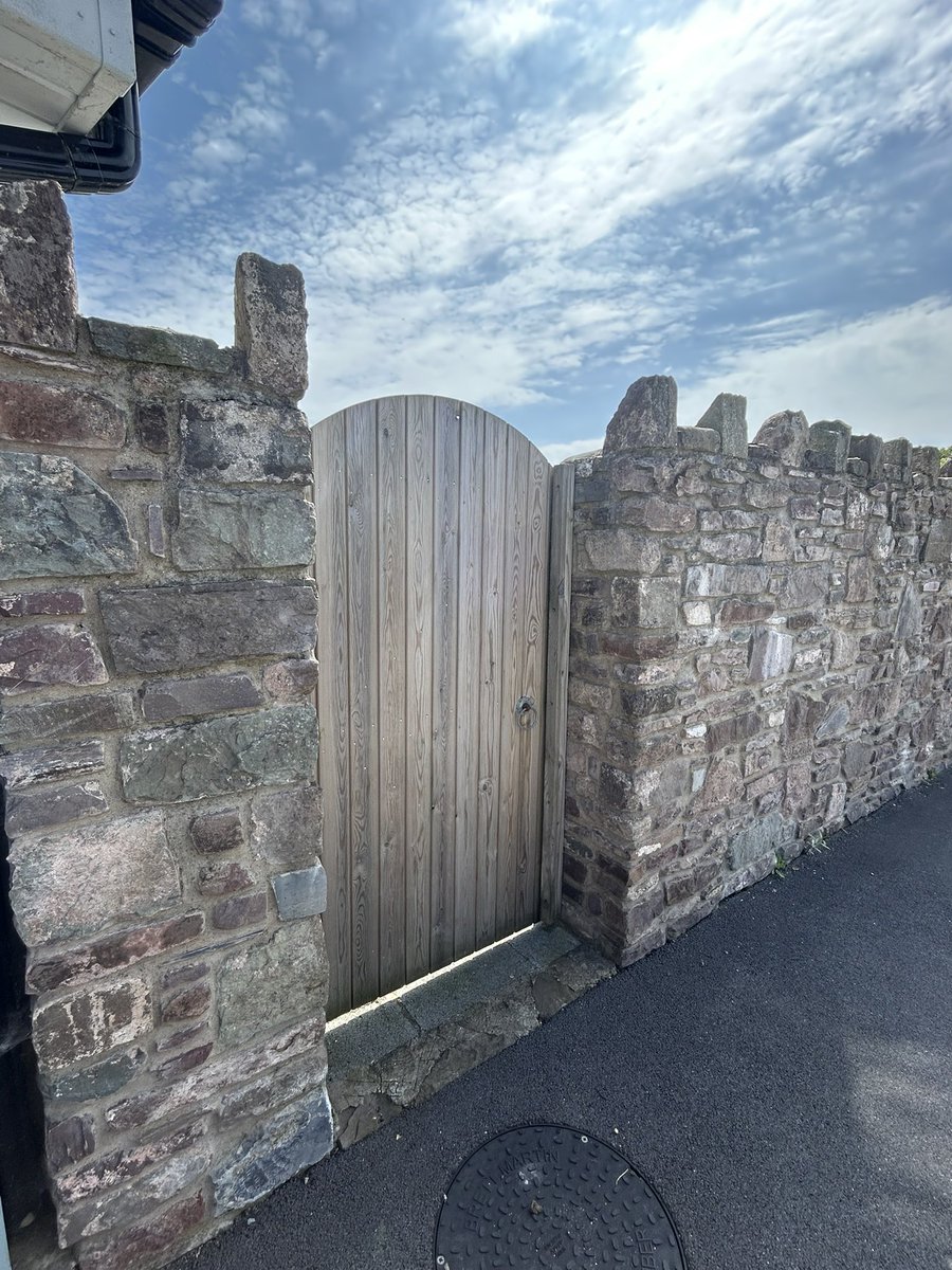 Wednesday in Wales #walledgardengate #wallsonWednesday #gatesontour #gatesofSouthWales #lovegates