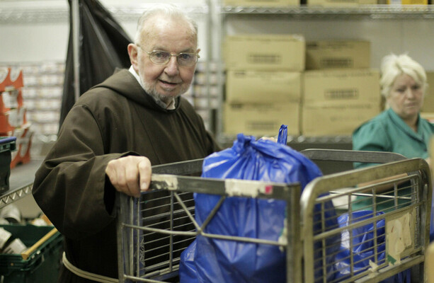 ChaiBrady's tweet photo. RIP Brother Kevin Crowley OFM Cap., Capuchin Day Centre founder and tireless advocate for the poor. Archbishop of Dublin Dermot Farrell said his work "transformed the lives of the poor and marginalised in our city... from misery and despair to hope and love" https://t.co/OqrB5zDpCD