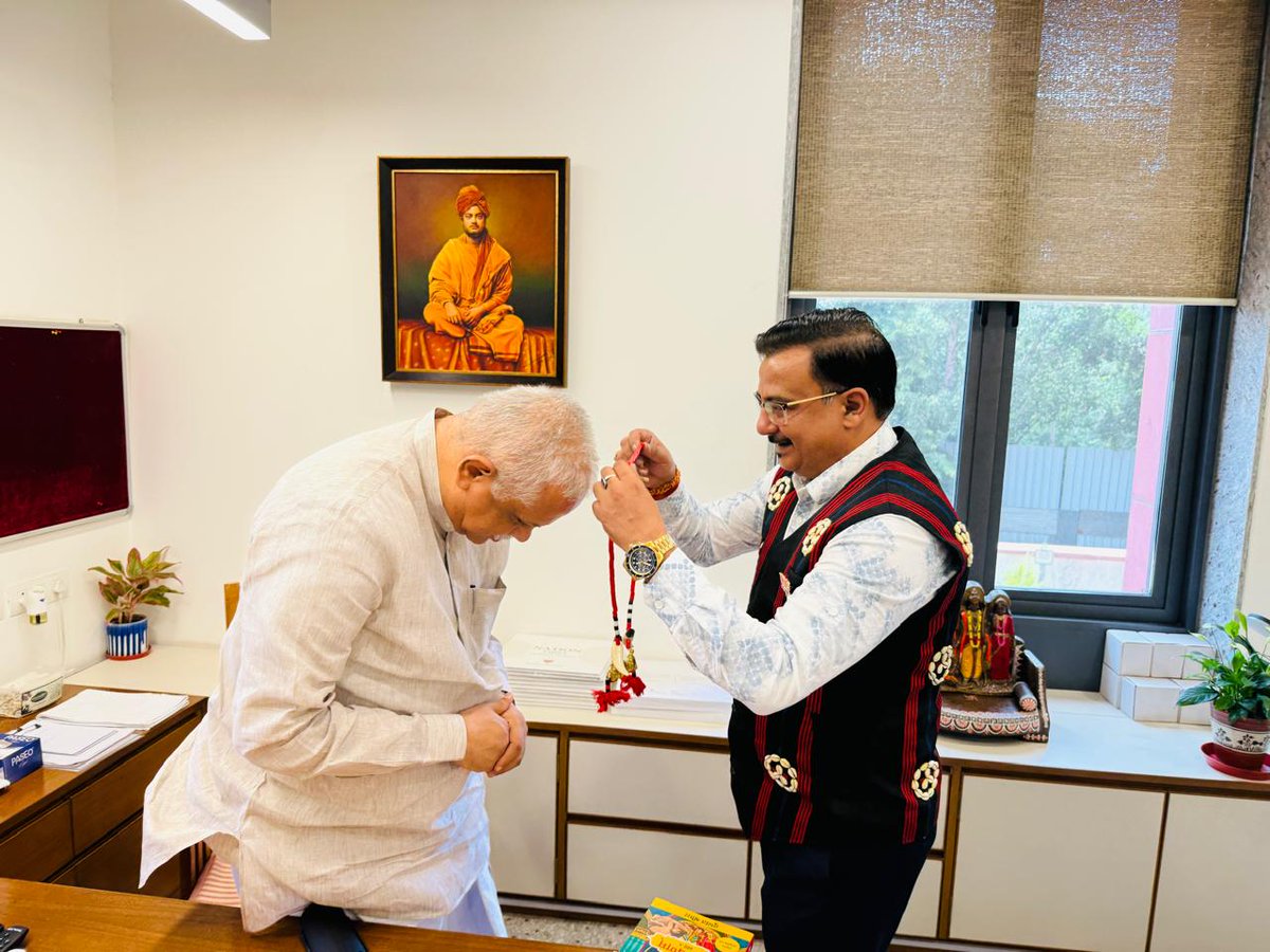 BJP4Nagaland's tweet photo. BJP Nagaland State Treasurer Shri Kamal Kumar Jain called on Shri @blsanthosh ji, Hon’ble National General Secretary (Organisation), @BJP4India, at the Party HQ, New Delhi, seeking his blessings and guidance as he assumes his new responsibility.

With renewed resolve, we stand committed to building a #ViksitBharat @2047 and accelerating holistic development in Nagaland under the visionary leadership of PM @narendramodi ji.

@JPNadda @anilkantony @sambitswaraj @YepthomiBen @YanthungoPatton  @priyangpandey  @abhaygiribjp