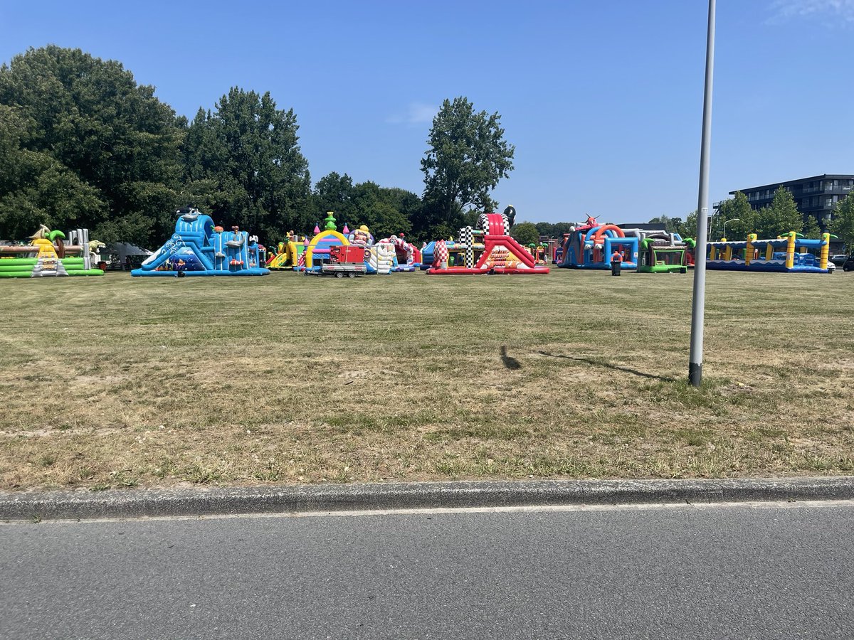 DeGeneraal_NL's tweet image. Wat is dit? Een luchtkasteelfestival? 😳

#Almere