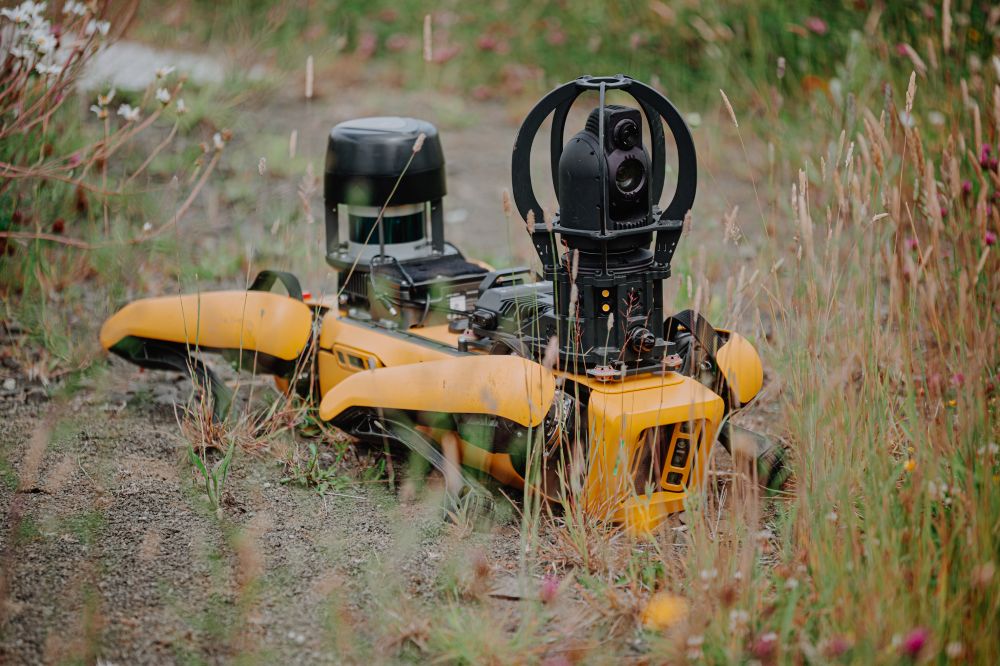 James Hutton Institute (@jameshuttoninst) on Twitter photo 🚜 We’re proud to be part of a pioneering partnership that's harnessing the power of #5G connected #robotics to transform the future of farming.
With the National Robotarium, <a href="/scot5gcentre/">The Scotland 5G Centre</a>, <a href="/freshwavegroup/">@freshwavegroup</a> & <a href="/BostonDynamics/">Boston Dynamics</a>
More: ow.ly/HEO350WjzZU
#Agritech #SmartFarming 🚜 We’re proud to be part of a pioneering partnership that's harnessing the power of #5G connected #robotics to transform the future of farming.
With the National Robotarium, <a href="/scot5gcentre/">The Scotland 5G Centre</a>, <a href="/freshwavegroup/">@freshwavegroup</a> & <a href="/BostonDynamics/">Boston Dynamics</a>
More: ow.ly/HEO350WjzZU
#Agritech #SmartFarming