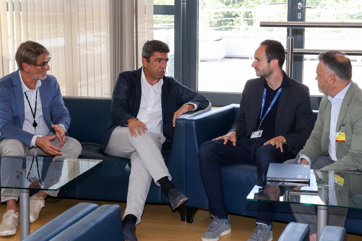 Generalitat (@generalitat) on Twitter photo 💼🚗 El president de la Generalitat, <a href="/carlos_mazon_/">Carlos Mazón</a>, se reúne con Marc Decker, responsable de política de transición justa en el sector del automóvil de la Comisión de Política de Cohesión Territorial y Presupuesto de la UE 💼🚗 El president de la Generalitat, <a href="/carlos_mazon_/">Carlos Mazón</a>, se reúne con Marc Decker, responsable de política de transición justa en el sector del automóvil de la Comisión de Política de Cohesión Territorial y Presupuesto de la UE