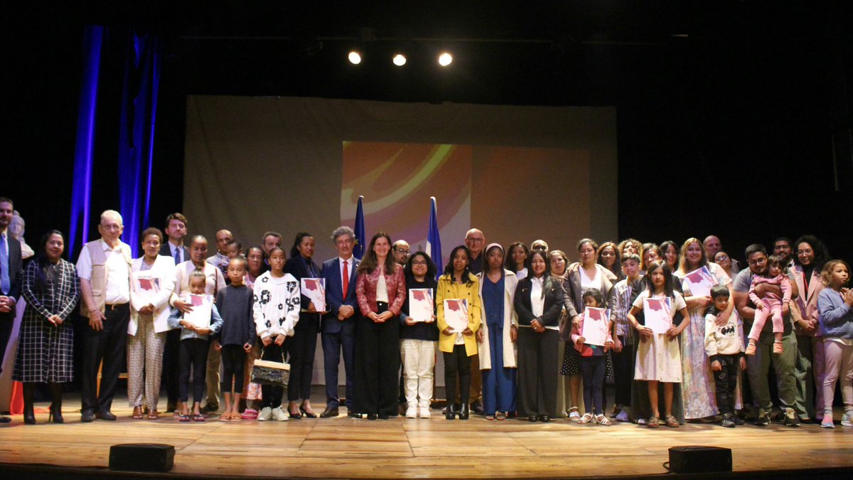 🇫🇷 Ce 1er juillet, la Consule adjointe à Tananarive, Mme Caroline PASQUIER, a accueilli 34 nouveaux citoyens français.
Bienvenue dans notre communauté nationale, unie par les valeurs de la République.