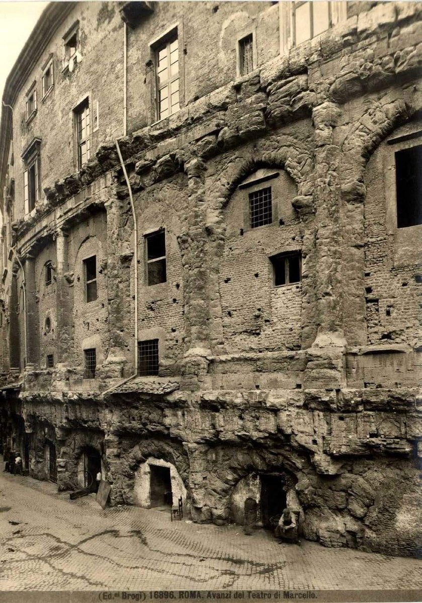 romamedieval's tweet image. Teatro de Marcelo antes de su excavación y restauración.
🧡Roma