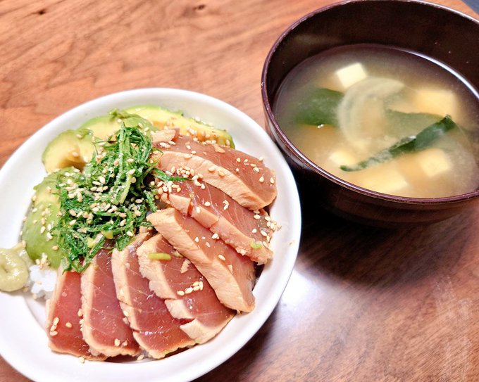 7/2
漬けまぐろアボカド丼
お味噌汁 