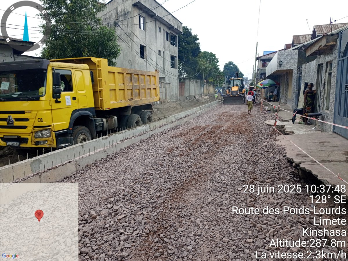 TPetola's tweet photo. 28/06/2025 Avancement des travaux de la Chaussée et trottoirs - Fourniture et mise en œuvre de GNT 0/60 pour substitution des matériaux impropres sur l'avenue De la liberté. https://t.co/UiOngF0RTQ