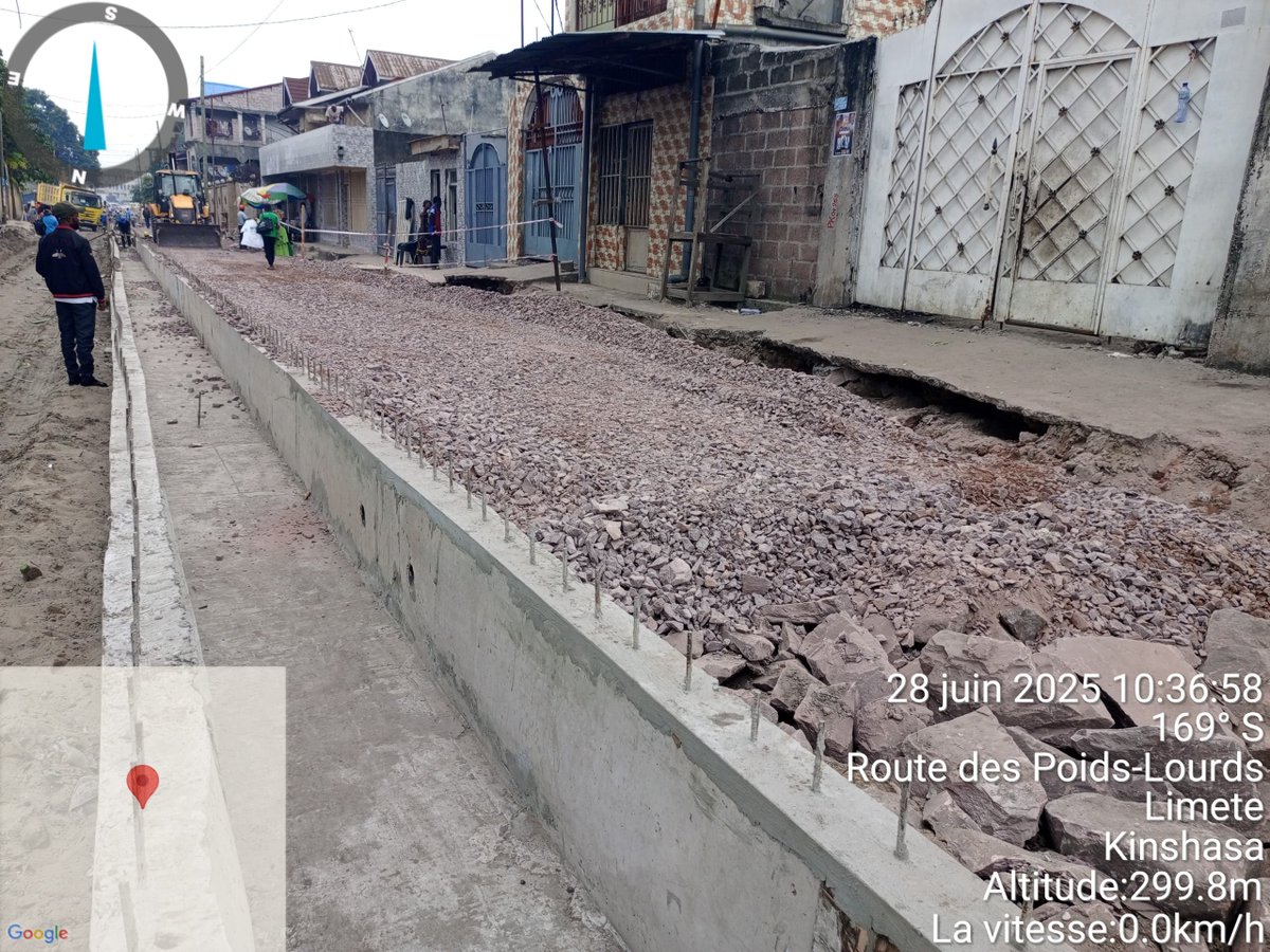 TPetola's tweet photo. 28/06/2025 Avancement des travaux de la Chaussée et trottoirs - Fourniture et mise en œuvre de GNT 0/60 pour substitution des matériaux impropres sur l'avenue De la liberté. https://t.co/UiOngF0RTQ
