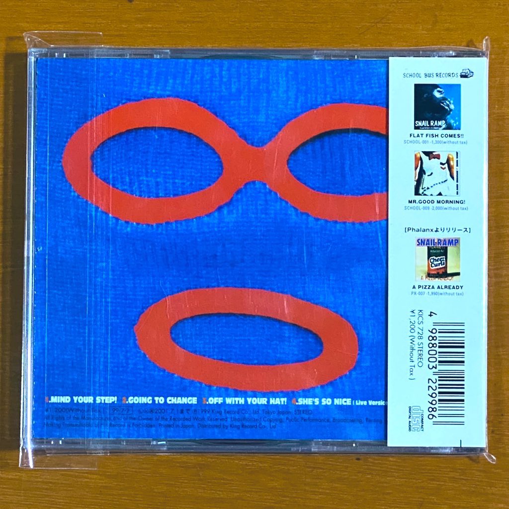 astromaniax26's tweet photo. 本日で発売から26年!
1999年7月2日 発売
【MIND YOUR STEP!/SNAIL RAMP】
告知ポスターとCD
オリコン最高10位
スカパンクのこの曲でブレイク
この流れでその後
シャカラビ・175Rあたりも
ブレイクしていく
#SNAILRAMP
#MINDYOURSTEP
#メジャー1stシングル
#キングレコード
#ポスターとCD https://t.co/HsGyUFhjPz