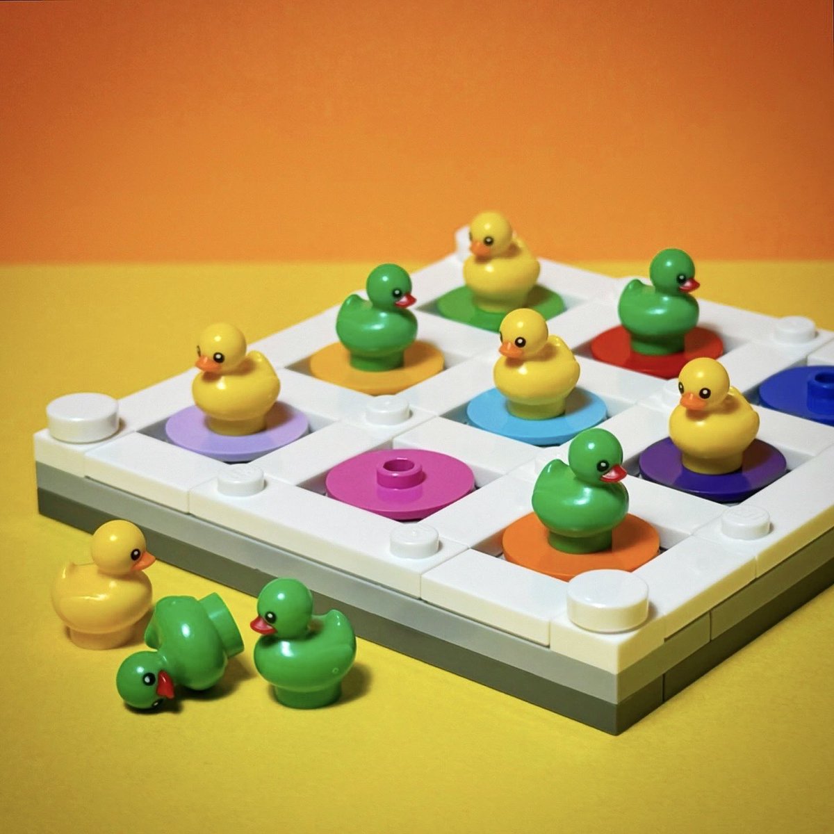 green_cheeeese's tweet photo. tic duck toe
マルバツゲーム（3目並べ）をアヒルで作ってみました！（このゲーム、英語で tic tac toe といいます 笑） https://t.co/Ko4wimXmqK