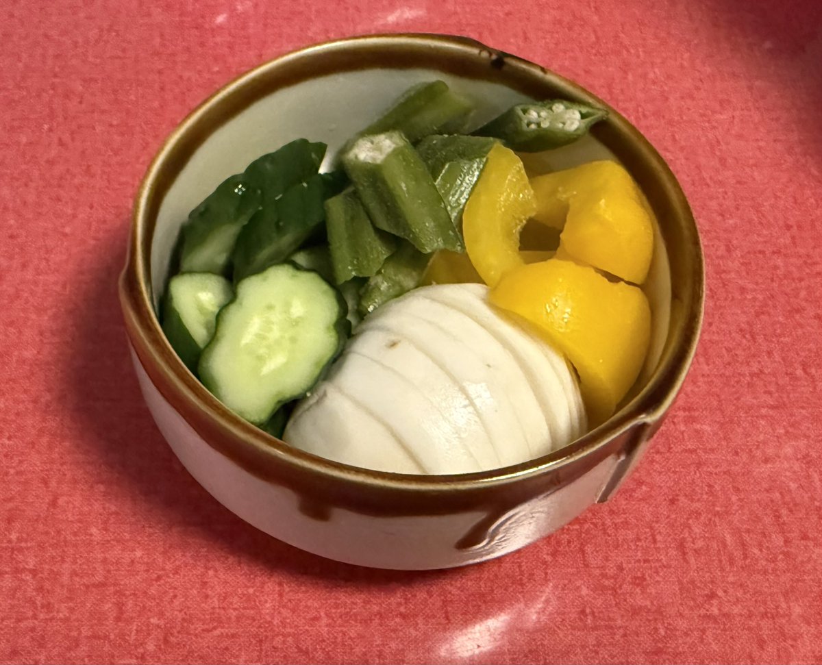 kusikurage's tweet photo. 糠漬け生活継続中。
パプリカとオクラ美味しい。 https://t.co/yLHjBtWSCB