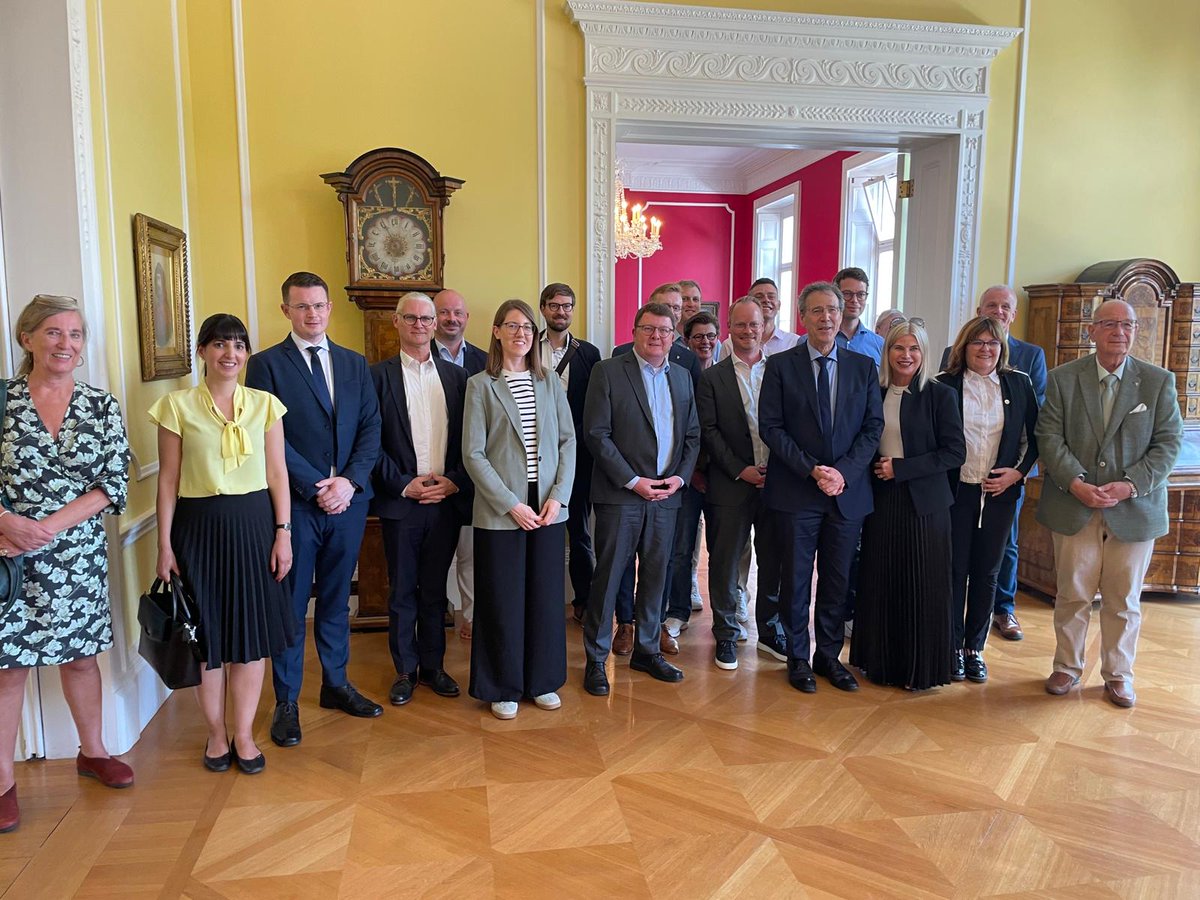GermanAmbUK's tweet image. Welcomed Hesse’s Finance Minister Alexander Lorz and members of the state parliament’s budget committee to the Embassy.
We discussed the evolving landscape of trade & finance post-Brexit as well as the complementary roles of London and Frankfurt as financial centres in Europe.