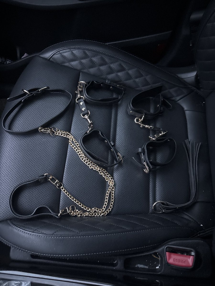 ✨️ 체크 도트백 BDSM 세트

실물 너무 이쁘지 않나요?✨️
저희 고객님이 너무 이쁘다며 DM 보내주셨는데
사진을 잘 찍으셔서 더 이쁘게 보이는게 아닐까 싶어요!

구매는 느낀대로에서 가능합니다🤍

ifeeling.kr/product/view.a…