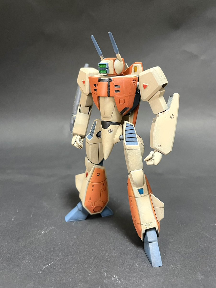 takachinmk2's tweet image. #個人的に思い入れのあるキット　アリイの1/100バトロイドは定期的に作りたくなる「チャレンジメニュー」