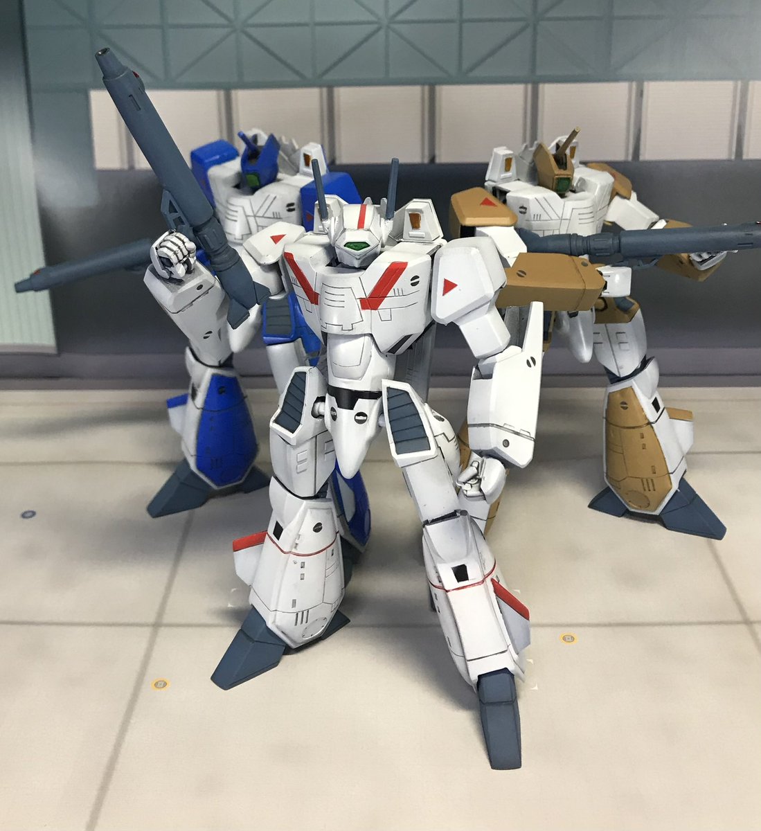 takachinmk2's tweet image. #個人的に思い入れのあるキット　アリイの1/100バトロイドは定期的に作りたくなる「チャレンジメニュー」