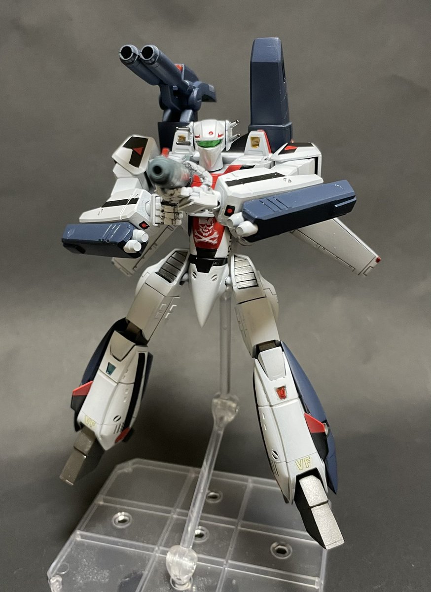 takachinmk2's tweet image. #個人的に思い入れのあるキット　アリイの1/100バトロイドは定期的に作りたくなる「チャレンジメニュー」