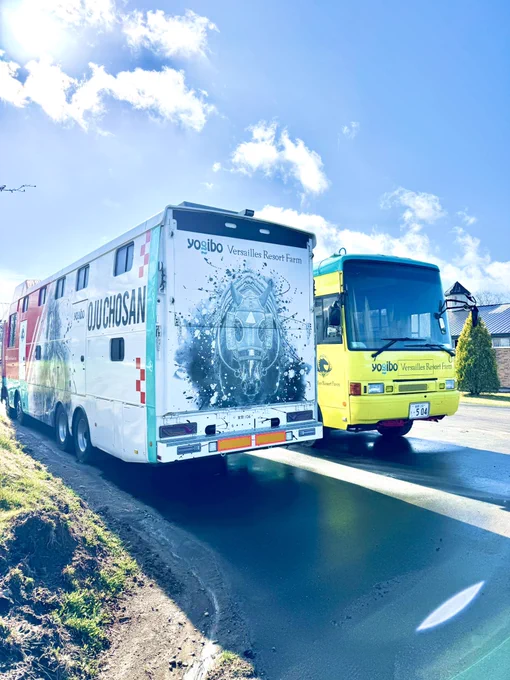 本人に届けます! 馬運車に飾ります!