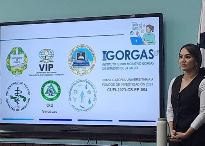 Stephany Young Yusty, primera egresada de la Maestría en Ciencias Biomédicas de la Universidad de Panamá, realizó un estudio de gran importancia para las políticas de salud pública. 
Su investigación es una caracterización microbiológica de serpientes panameñas.