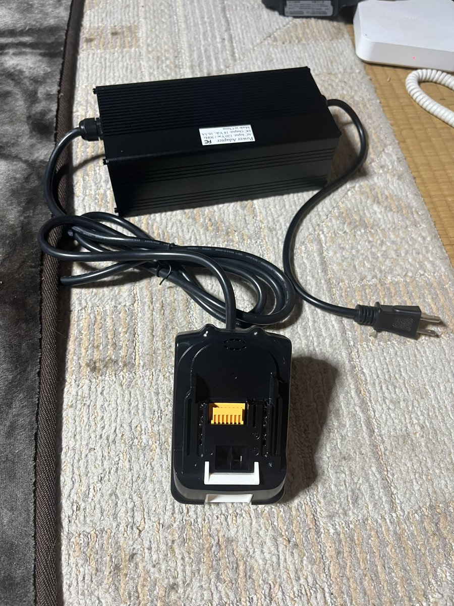 マキタのバッテリー式を100Vで使えるなんて最高だ！でも、何に使うんだコレ