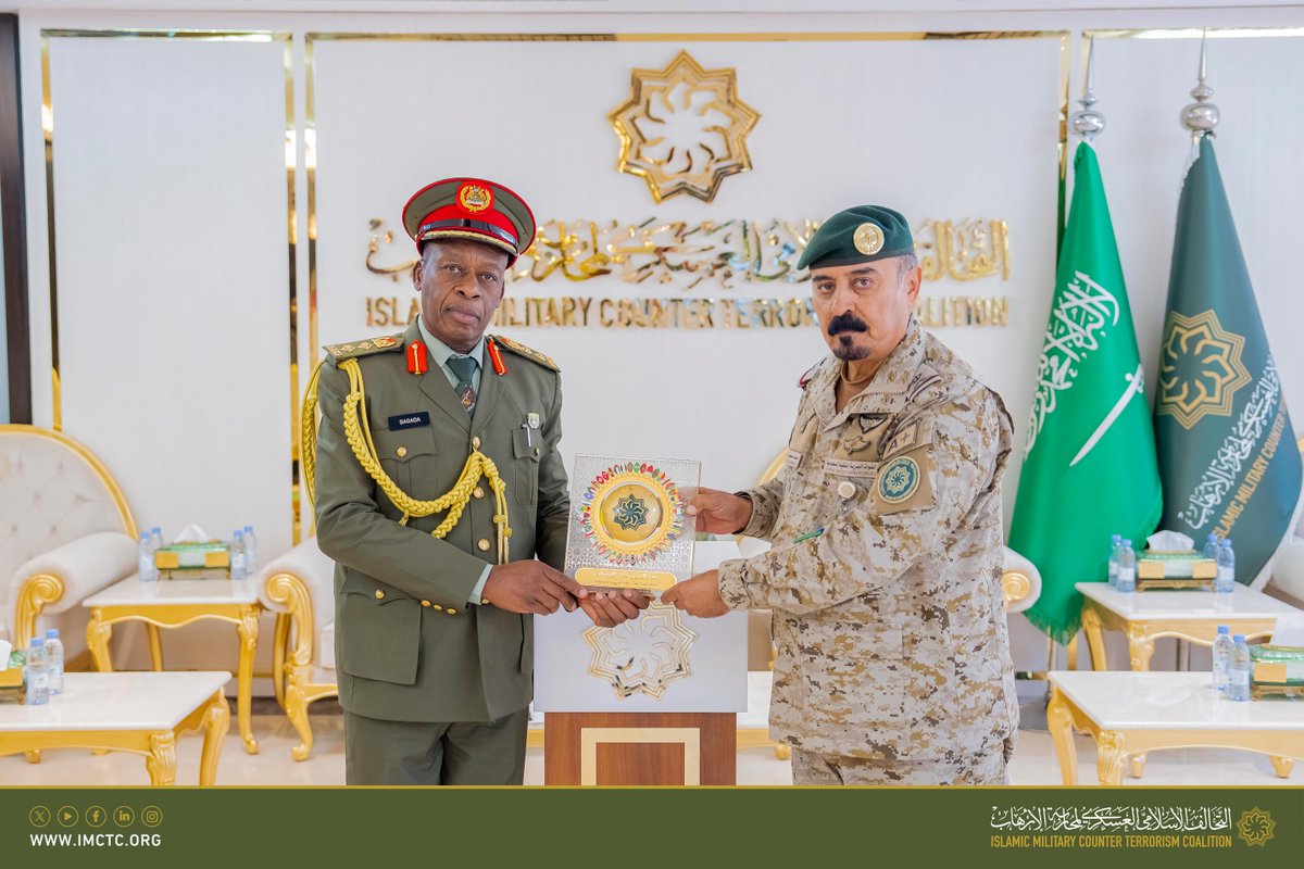 imctc_en's tweet image. IMCTC Secretary General Maj. Gen. Mohammed bin Saeed Al-Moghedi received today at IMCTC HQ, the Military Attaché of the Republic of Uganda to the Kingdom of Saudi Arabia, Col. Younes Bagada, who was briefed during the visit on IMCTC's efforts across counterterrorism domains.