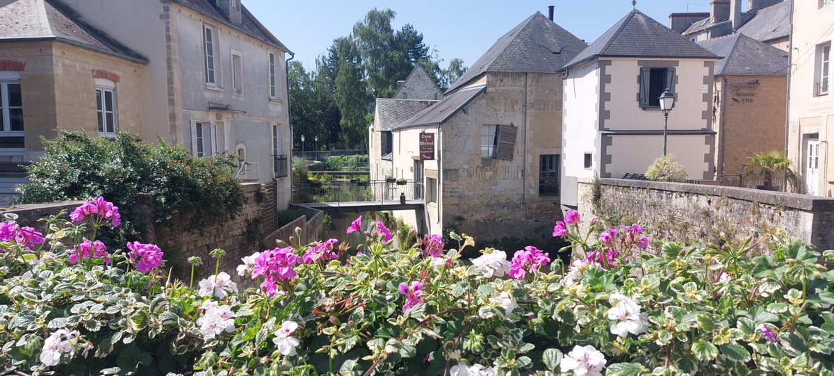 QMGS_Languages's tweet photo. Day 2 in Normandy! https://t.co/BQe29wgD4T