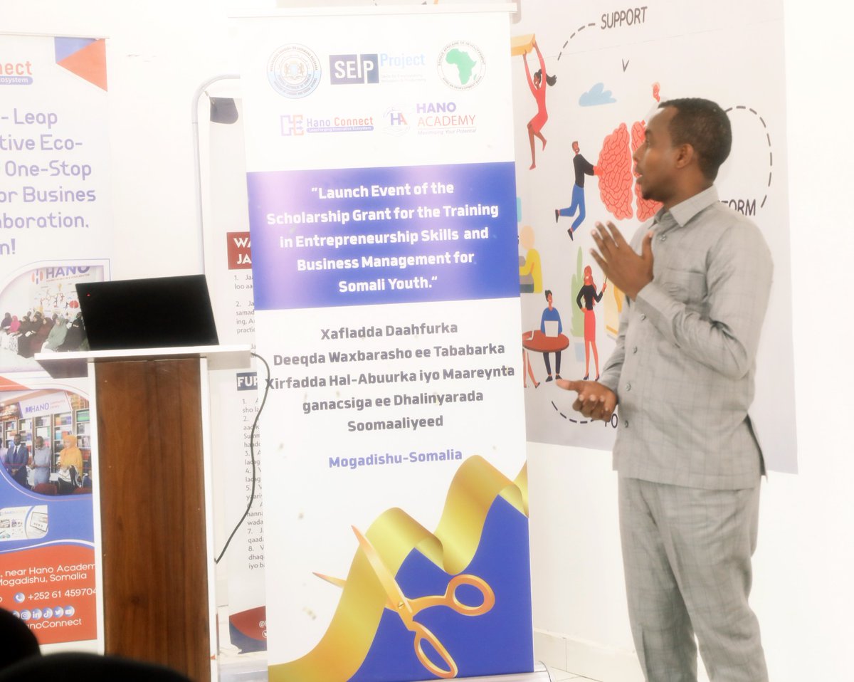 HanoConnect's tweet photo. Entrepreneurship students learning their daily lessons 
#hano connect 
#hano  accademy https://t.co/0R01nSg8t2