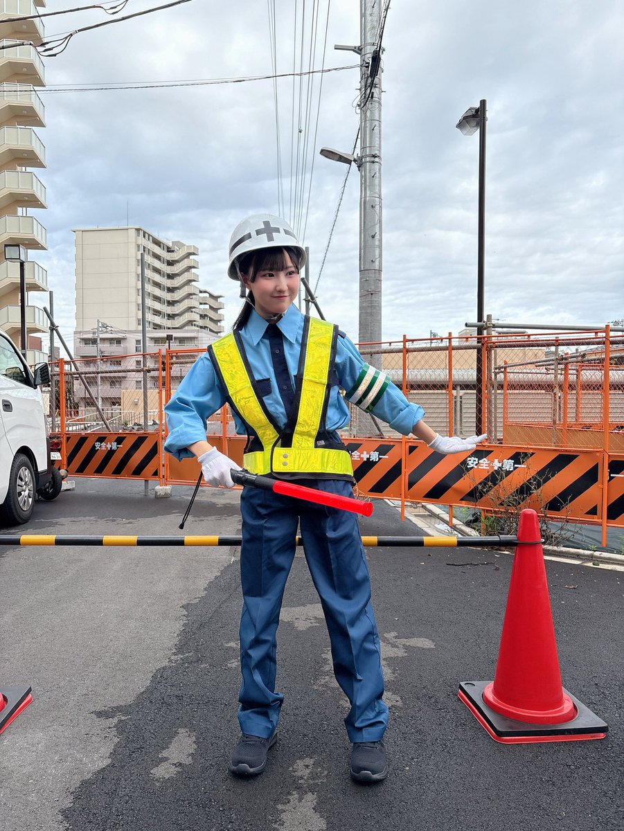 erisahigasiyama's tweet image. 『ライフクエスト』
MVが公開されました～！🍚

ドラマ25「#晩酌の流儀４ 〜夏編〜」
EDテーマです📺
毎日頑張るみなさんに届きますように…！
youtu.be/5ezn2DJbK7s

警備員さんになったよ👷🏻‍♀️ 🚧 
みんなでご飯タイムも楽しかった～！🫶

&quot;幸せ 味わいましょう&quot;☺️💭
たくさん見てね👀︎💕︎︎…