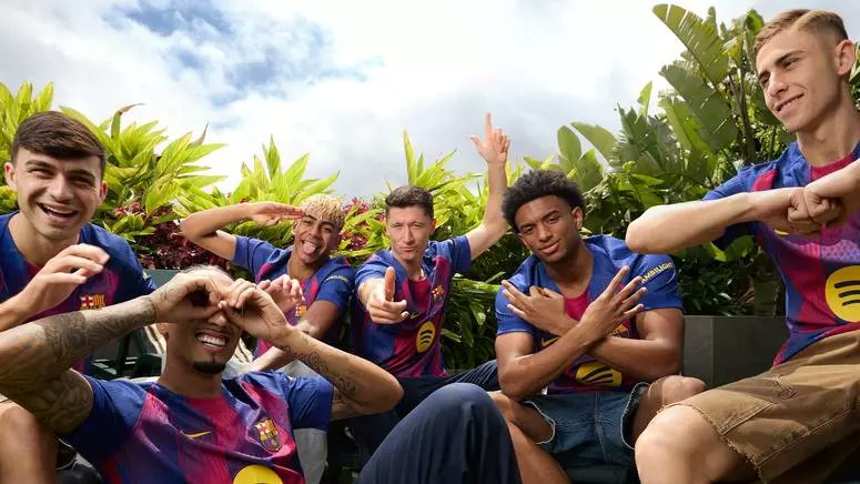El Barça juga a RAC1 (@fcbrac1) on Twitter photo ‼️NOTÍCIA <a href="/EsportsRAC1/">Esports RAC1</a> 🎙️ <a href="/alexpintanel/">Alex Pintanel</a>
El Barça ha superat, a les 13 h d'aquest dimecres, el rècord de vendes que tenia fins ara en un dia gràcies a la nova samarreta de la temporada que ve. #frac1 ‼️NOTÍCIA <a href="/EsportsRAC1/">Esports RAC1</a> 🎙️ <a href="/alexpintanel/">Alex Pintanel</a>
El Barça ha superat, a les 13 h d'aquest dimecres, el rècord de vendes que tenia fins ara en un dia gràcies a la nova samarreta de la temporada que ve. #frac1