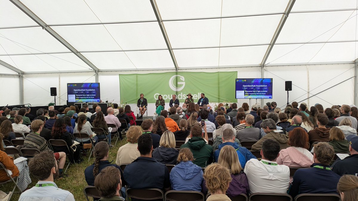 .<a href="/IchsaniWheeler/">Ish</a> from <a href="/opengeohub/">OpenGeoHub Foundation</a> talking to a packed out room of farmers at #groundswell25 in the UK about how to use AI and machine learning to support regenerative farming decisions.