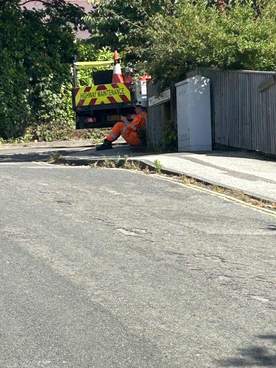 This is a major contributing factor to the diabolical roads in East Sussex.  4 on site, one making suggestions one leaning one a shovel one sat with his phone and one sat in the van.  Brilliant service - not.