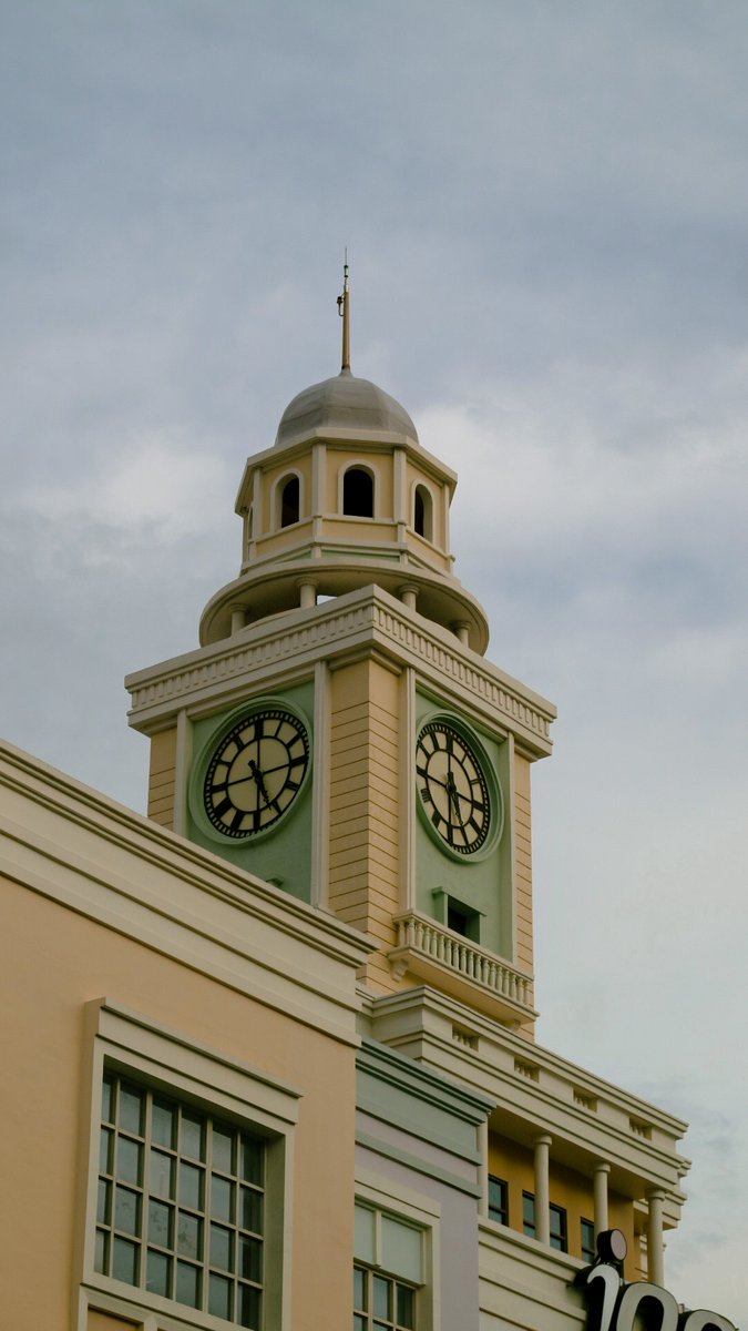 engr_markxtian's tweet image. Festive Walk 🚶‍♂️