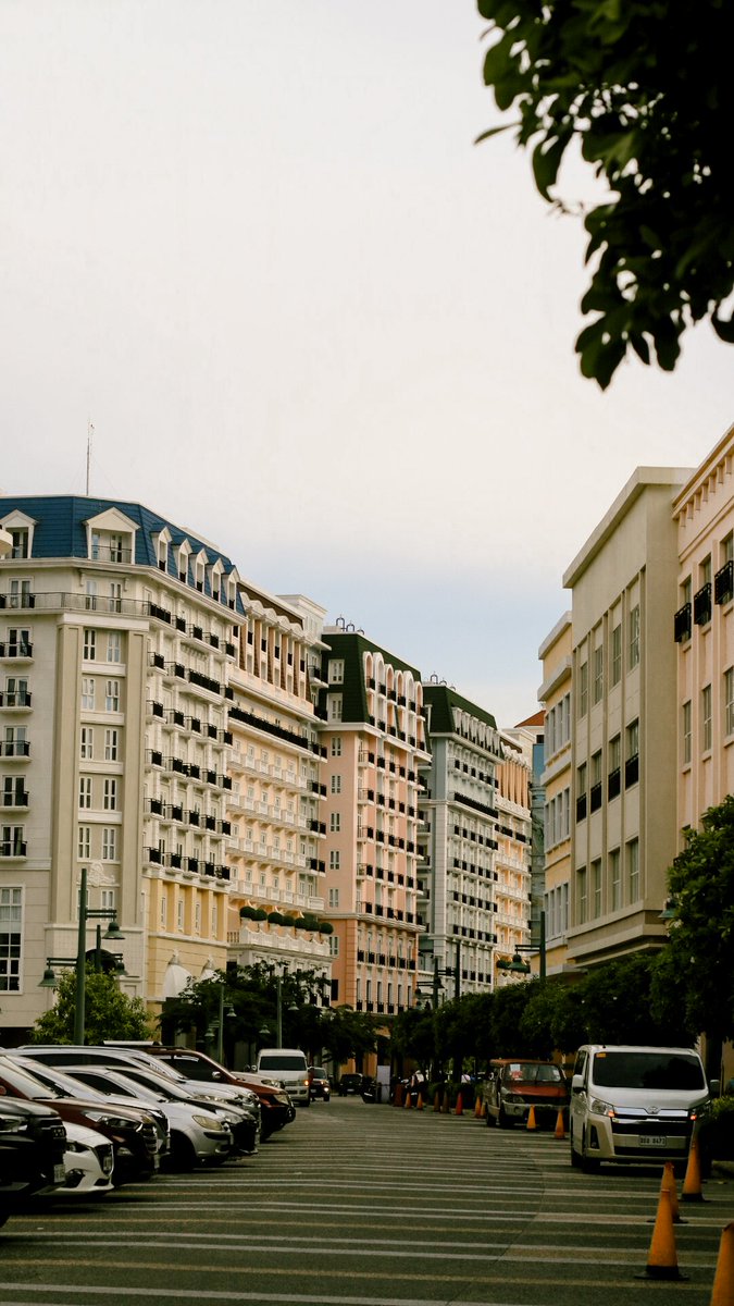 engr_markxtian's tweet image. Festive Walk 🚶‍♂️