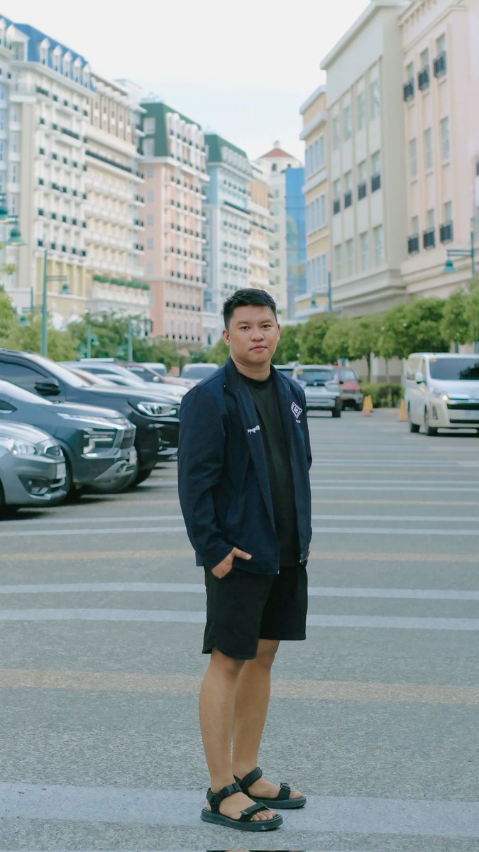 engr_markxtian's tweet image. Festive Walk 🚶‍♂️