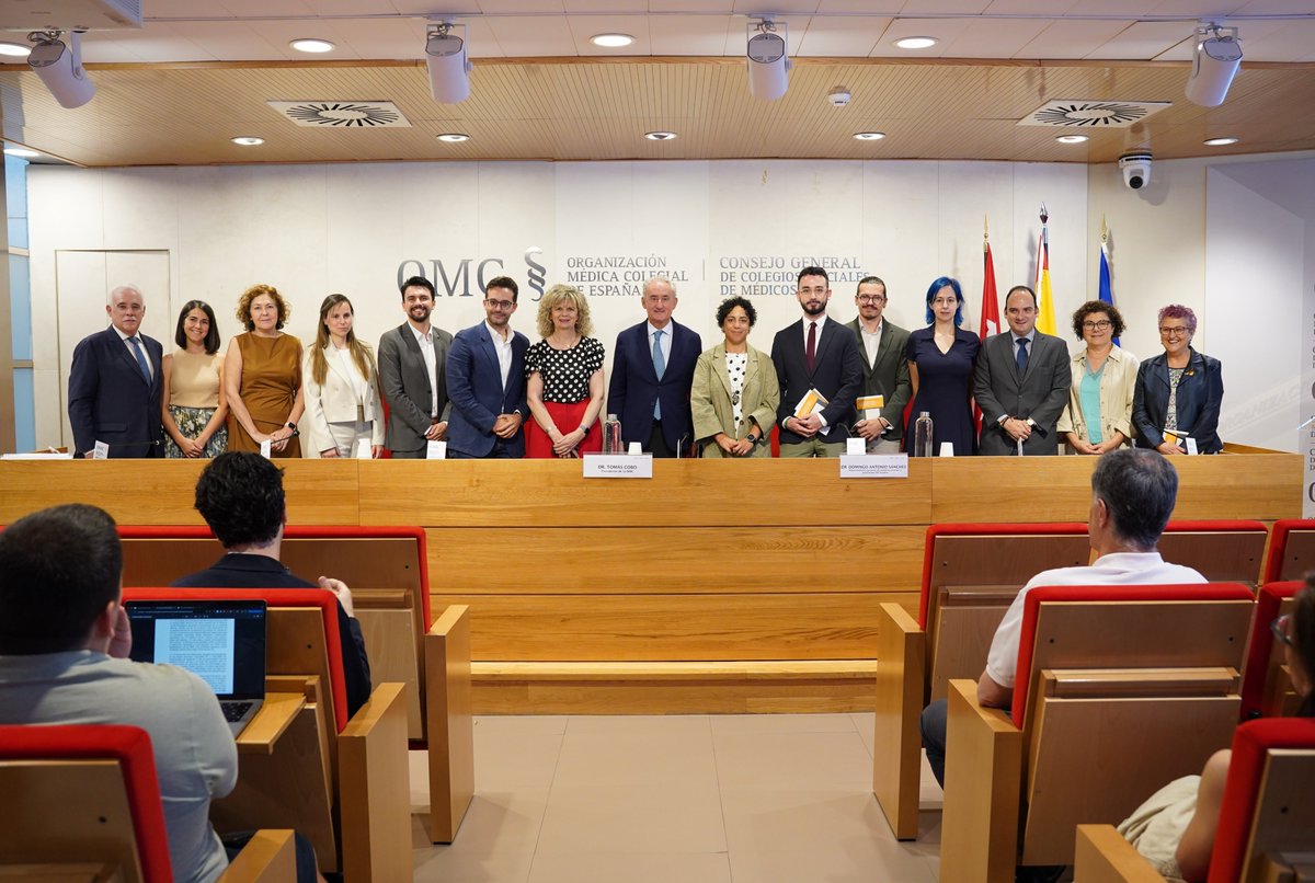 Consejo General de Médicos (@cgcom_esp) on Twitter photo ⚕️La profesión médica presenta un libro clave para repensar la formación de los especialistas y situar los retos del sistema sanitario en la agenda política
<a href="/TomasCoboCastro/">Tomás Cobo Castro</a> <a href="/moyamargar/">Maria Isabel</a> <a href="/dosanz10/">Domingo Antonio</a> <a href="/Juanpacarras/">Juan Pablo Carrasco</a>
medicosypacientes.com/articulo/profe… ⚕️La profesión médica presenta un libro clave para repensar la formación de los especialistas y situar los retos del sistema sanitario en la agenda política
<a href="/TomasCoboCastro/">Tomás Cobo Castro</a> <a href="/moyamargar/">Maria Isabel</a> <a href="/dosanz10/">Domingo Antonio</a> <a href="/Juanpacarras/">Juan Pablo Carrasco</a>
medicosypacientes.com/articulo/profe…