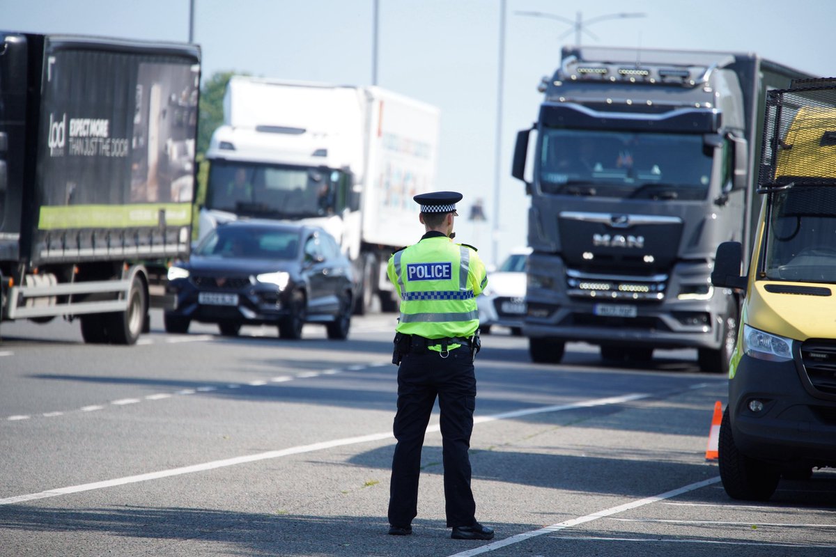 Activity across Merseyside to tackle #Fatal4 offences.
🚗 Excessive Speed
📱 Distracted Driving
🍺 Drink/Drug Driving
❌ Failing to Wear a Seatbelt

No room on our roads for #Fatal4