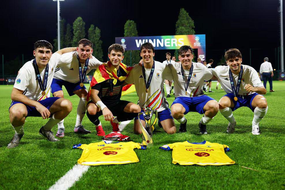 🔵🟡Estos seis jugadores, que hicieron historia en este club hace ya dos años, ayer demostraron que siguen siendo unos campeones ahí donde van, pero siempre acordándose de esta familia de la que siempre serán parte!

Sois un orgullo para Aragón, para el fútbol y para nosotros🐺