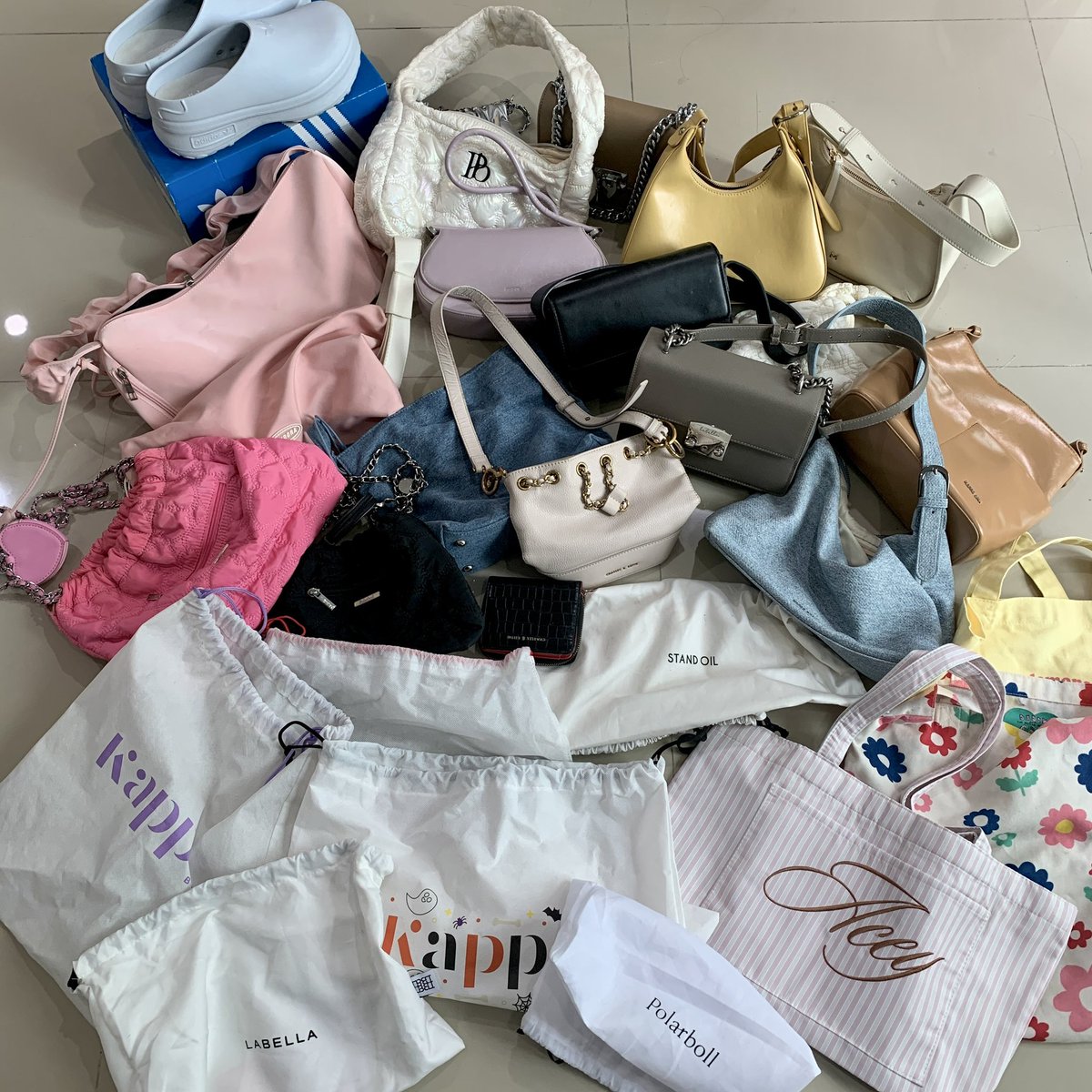 ⋆𐙚˚ NEW LOT — ลงวันอาทิตย์ 6/7 ~18.00 น.

— vgh cintage stylist polarball beming เสื้อผ้ากระเป๋างานไอจี

𓏳🍥🩰 รี+ปัก-5฿  📮 shipping 40.-

#ส่งต่อเสื้อผ้า  #ส่งต่อเสื้อผ้ามือสอง #ส่งต่อ #cintageshop #vghbkk #stylistshop #ส่งต่อกระเป๋า #ส่งต่อเสื้อผ้ามือ2 #โล๊ะตู้มือสอง #โล๊ะ