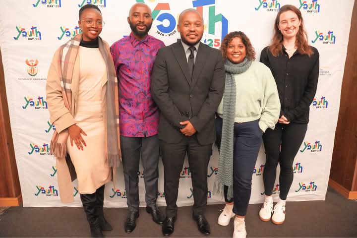 NYDARSA's tweet image. [IN PICTURES] Board Members welcome the new NYDA CEO, Mr. Ndumiso Kubheka.

Access the official Media Statement, here: tinyurl.com/5n7uprma. 

#NYDANewCEO #NYDA #NewCEO #NdumisoKubheka #YouthDevelopment #YouthLeadership #PublicService