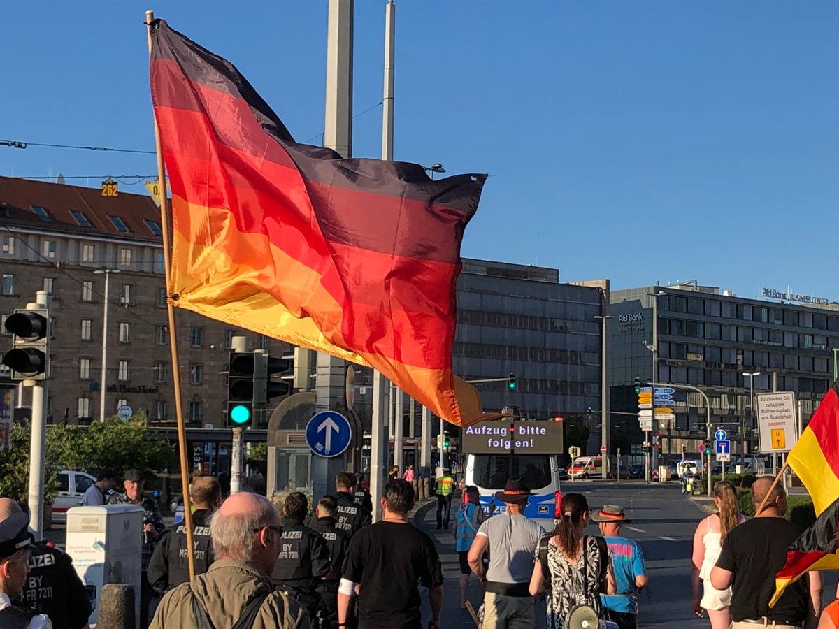 kkrestel's tweet photo. #Stolzmonat2025  in #nuremberg   30°C
Wenn es um Deutschland geht, gibt es kein #hitzefrei ! https://t.co/TprRnjB4bc