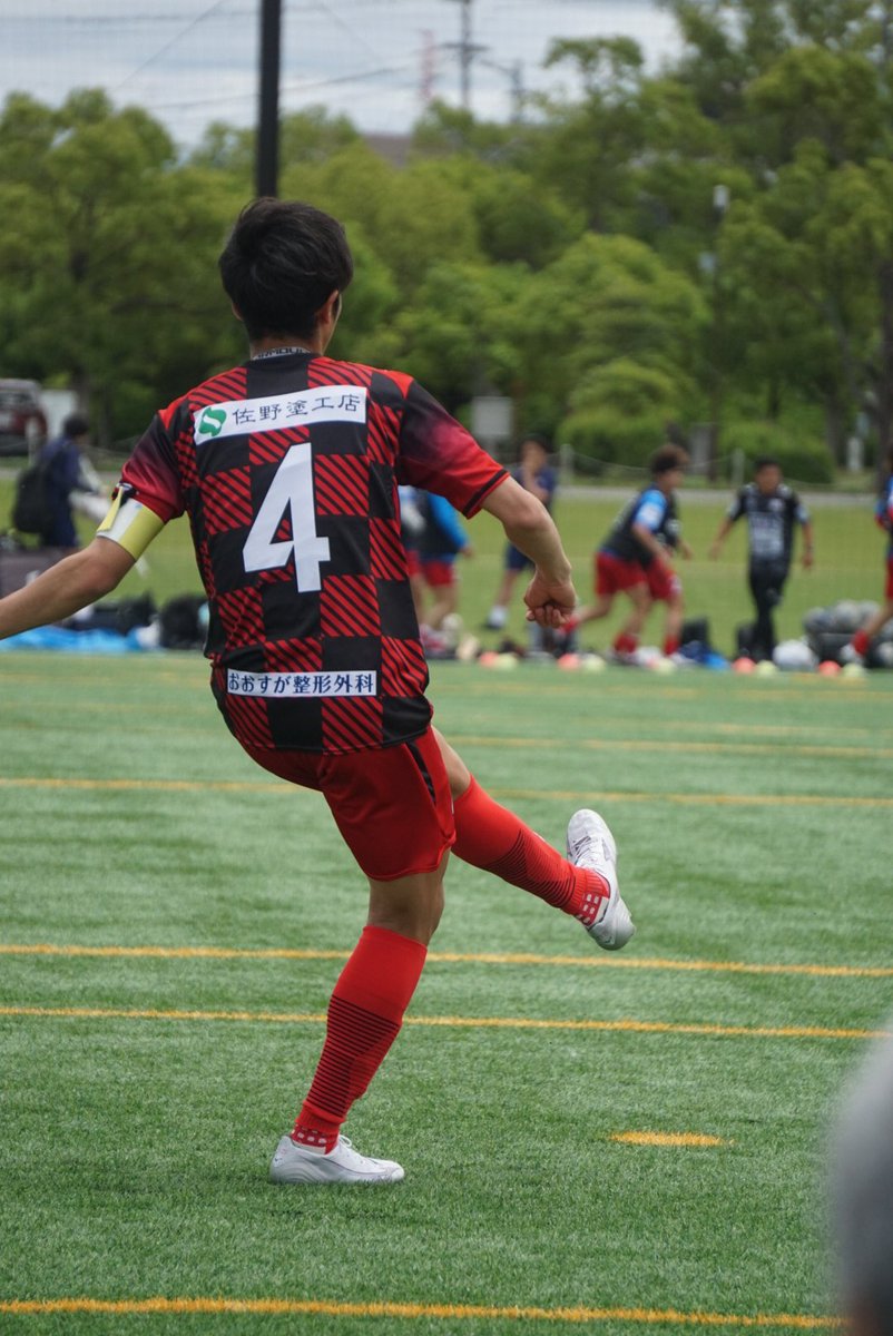 前十字靭帯再建手術から1年が経ちました。術後は日常生活もままならない状態でした。約25年続けていたサッカーが一旦リセットされ、リハビリを続けていく中で気付きが沢山あり、2回目のサッカー人生が始まったような感覚です。ここまでサポートしてくださった皆様本当にありがとうございました。