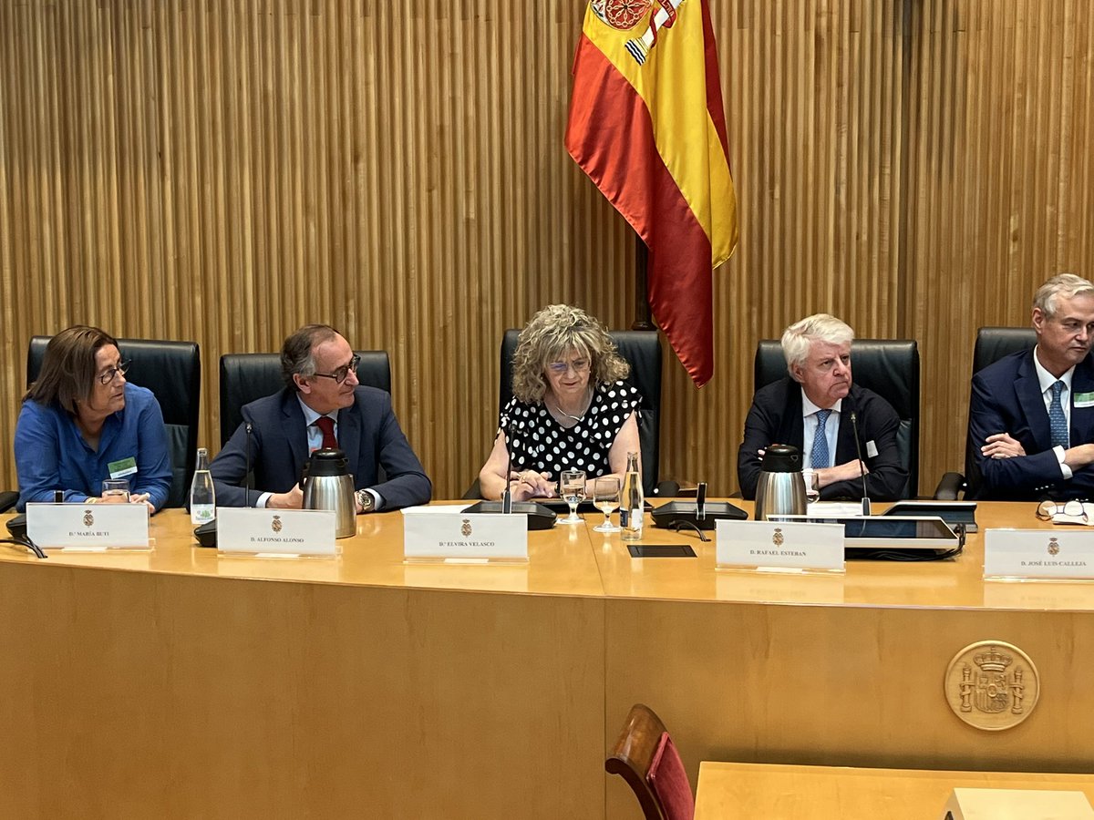 ¿Qué hemos aprendido del PEAHC? Lo analizamos con representantes políticos y del campo de la salud que hicieron posible el plan hace una década. El plan ha de servir de modelo para futuras estrategias, de modelo de colaboración entre políticos, sanitarios e industria.