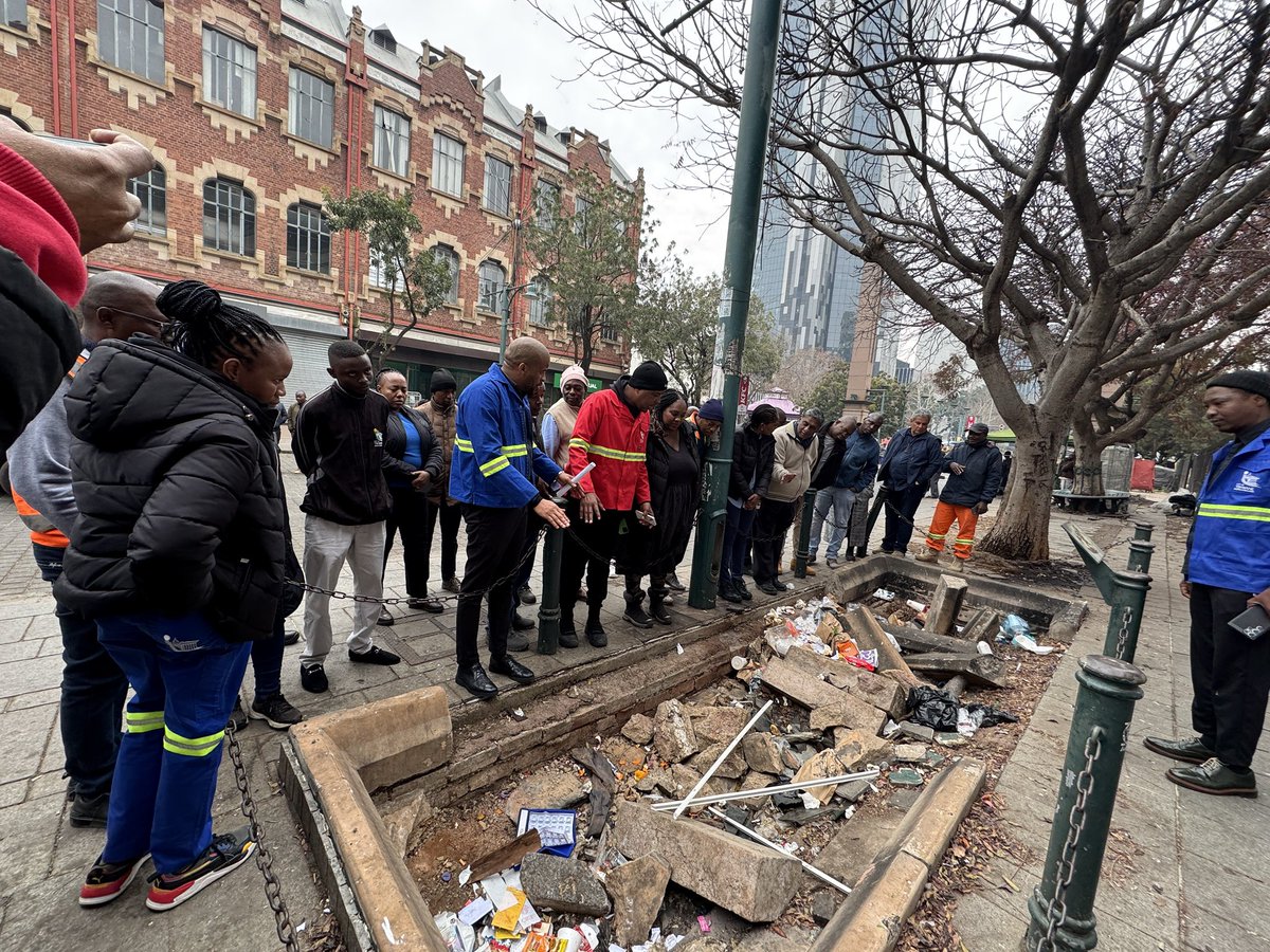 nasiphim's tweet photo. We are on a service delivery scouting expedition in the CBD. We are accompanied by our regional 3 team that will be responsible to deliver on the service delivery gaps that we have picked up during our scouting exercise. @CityTshwane https://t.co/HEzyrZgxO1